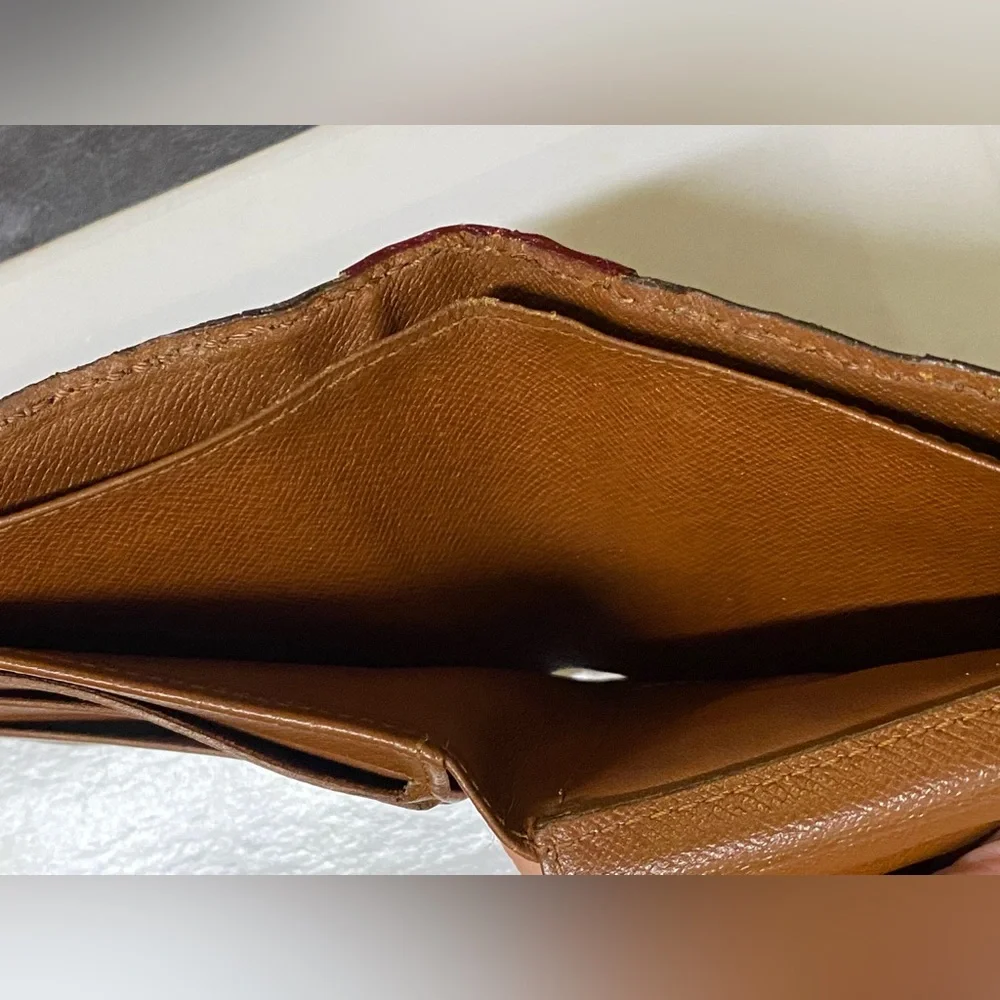 Louis Vuitton Vintahe wallet - Picture 8 of 12